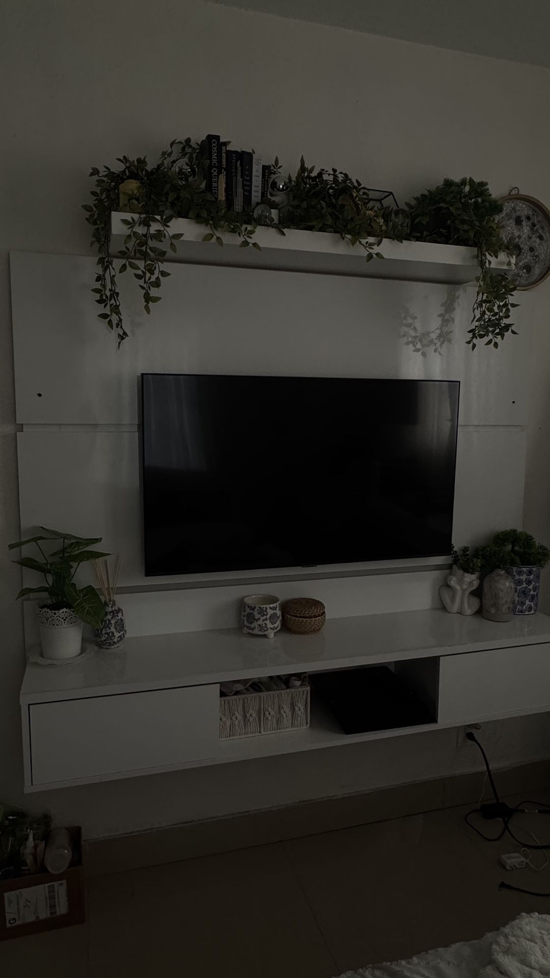 Hanging Floating White Tv Stand Television Table Media Center Console Floating Wall Modern 
