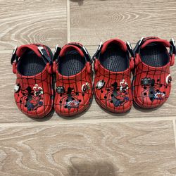toddler size 5 glow in the dark spiderman crocs