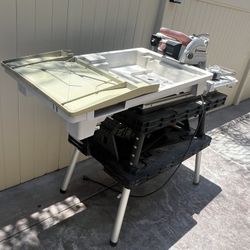Diamondback Wet Tile Saw With Table 