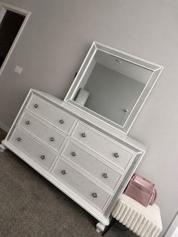 Beautiful White & Silver Light-Up Bedroom Set – Great Condition ✨