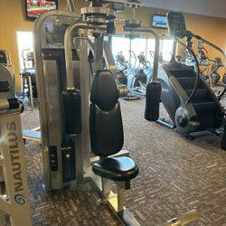 Nautilus Nitro Plus Rear Delt / Chest Fly