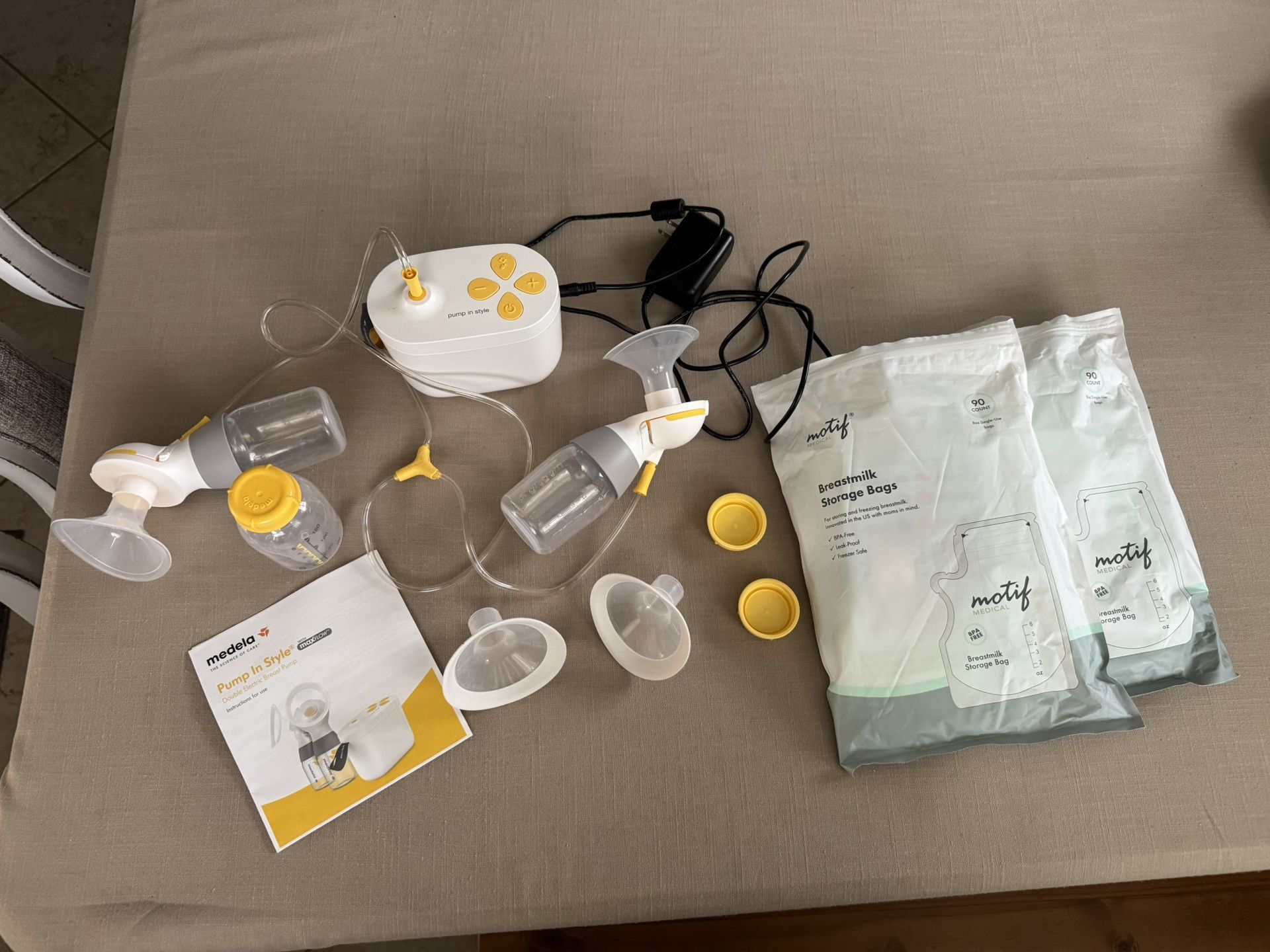 Medela Pump In Style Breast Pump w/ Storage Bags And Extra Flanges