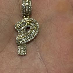 10k Letter “P” Pendant Vs/SI Mix Clean Stones 