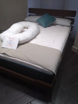 Quilted Cool Gel N Copper Woven Mattress 3 Left In Queen Pay Floor Model Price N Get Brand New While They Last