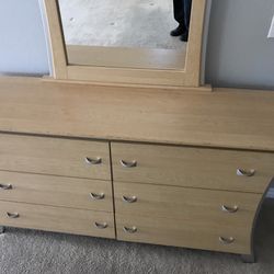 Modern Dresser With Mirror In Excellent Condition 