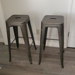 Metal Stools 4 Total Like New