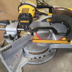 DeWalt Dw718 Double Beveled  12"Sliding Compound Miter Saw