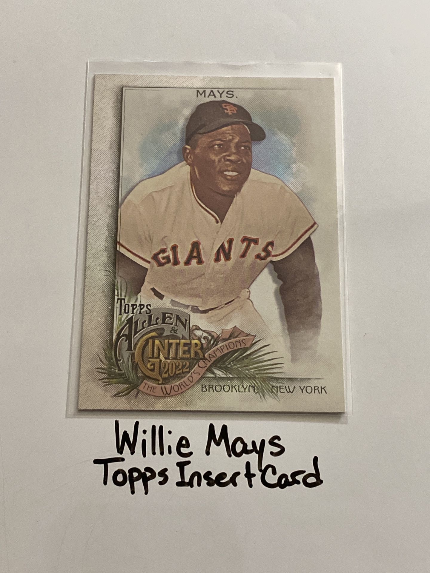 Willie Mays San Francisco Giants Hall of Fame Centerfielder Topps Short Print Insert Card. 