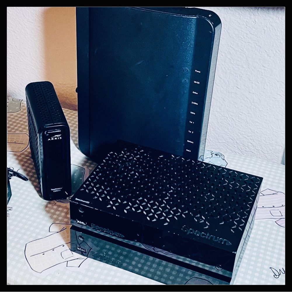 Arris TG1672G Telephony Gateway WIFI (2.5/5.0GHz) Cable Modem/Router & Arris CM8200 & Pair Of Spectrum 101-H HDMI Digital Receiver W Power Supply Cord