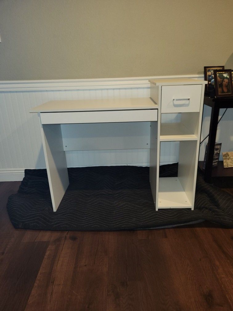 White Desk In Great Condition
