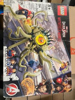 LEGO Marvel Doctor Strange Gargantos Showdown 76205