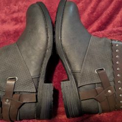 Brand New GLOBAL WIN, NEVER WORN WOMENS BOOTS SIZE 8.5