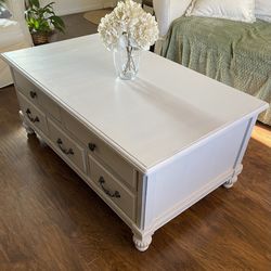 Beautiful Farmhouse Coffee Table