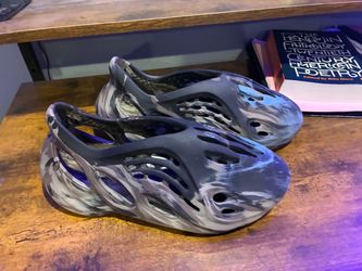 Yeezy foam runners size 10