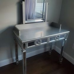 Makeup vanity with adjustable mirror