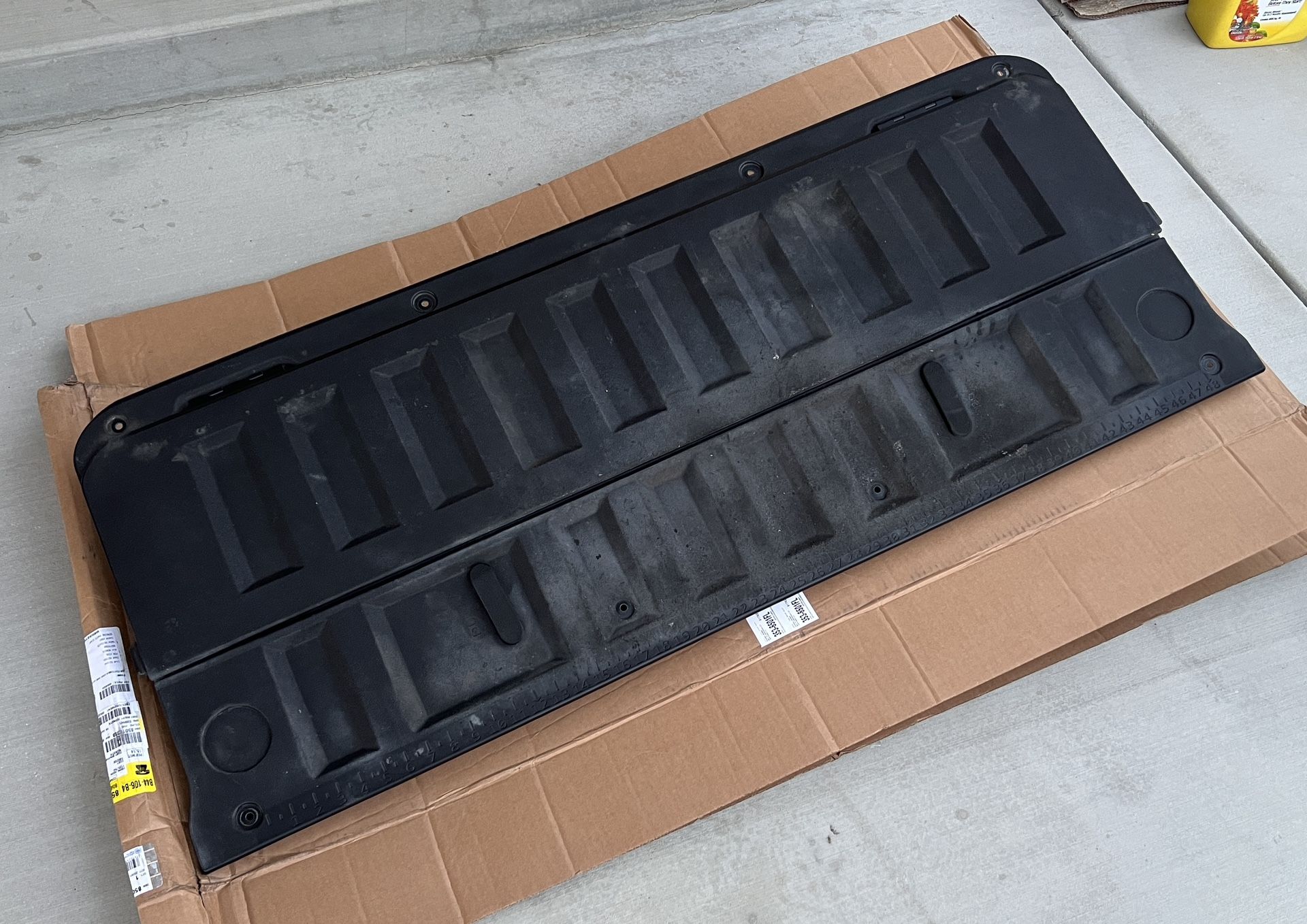 2023+ Chevrolet Colorado Tailgate Storage Compartment