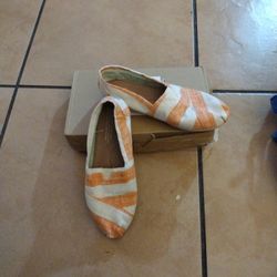 Toms Shoes