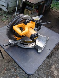 Great dewalt miter saw  good con $150