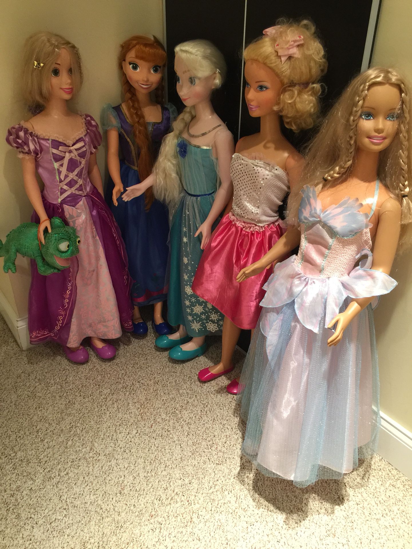 LIFE SIZE BARBIE DOLLS 3-4 FT PRINCESS REPUNZLE SWAN LAKE ELSA for Sale in Trumbull, CT - OfferUp