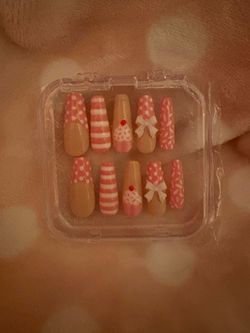 Press on nails