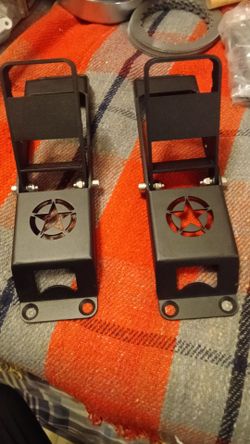 Hinge steps for Jeep Wranglers