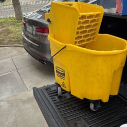 rubber maid. commercial mop bucket