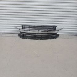 21 To 24 Chevrolet Suburban Tahoe Upper Grille ( Oem)