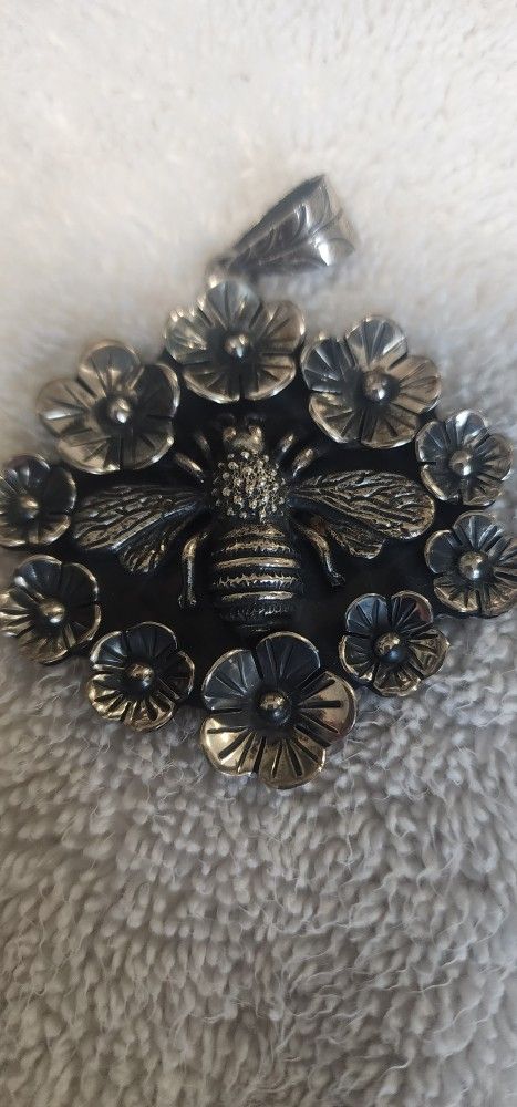 Bee Pendent