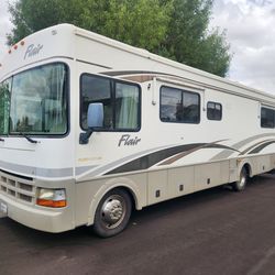 2003 Fleetwood Flair 30H RV Motorhome