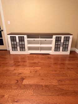 Tv Console / Entertainment Center