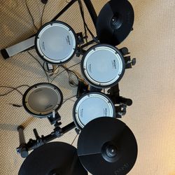 Drum Set: Electric Roland