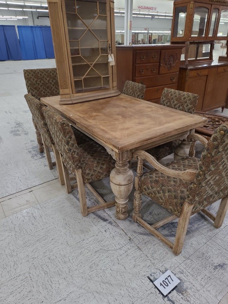 Antique dining table with expandable side pieces