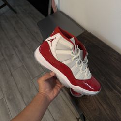 Gently Used Jordan 11 Cherrys Size 10 