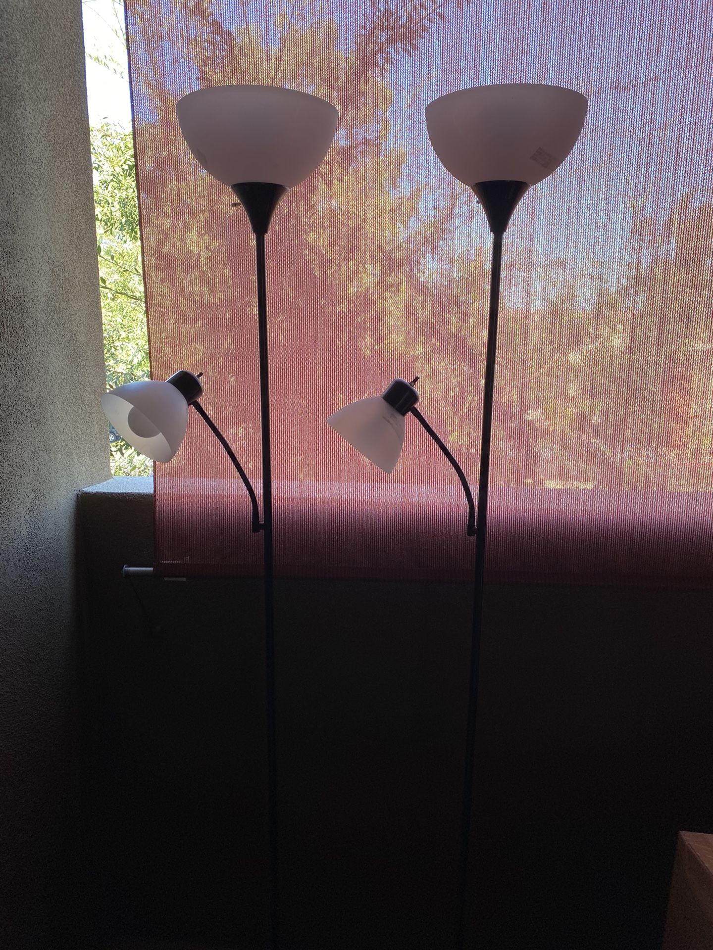 2 Floor lamps with two light bulbs