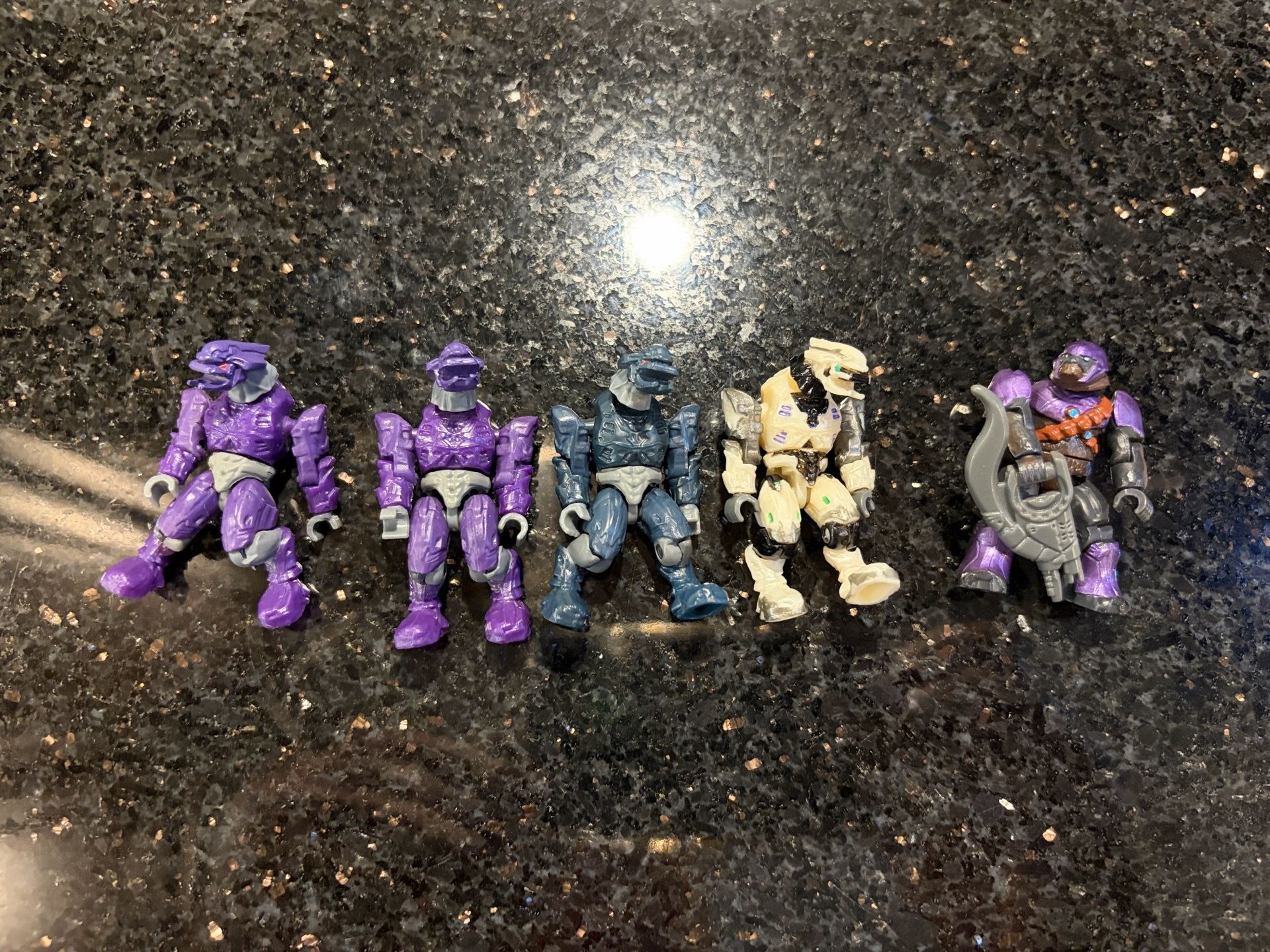 5X Halo Mega Bloks Construx Mini Figures 4 Covenant Elites & 1 Covenant Brute