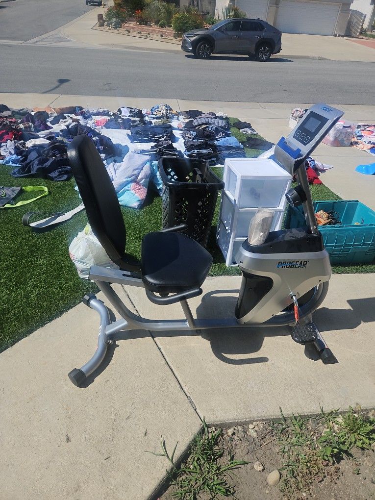 Recumbent exercise bike