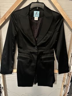 NEVER WORN Women’s Black Satin Marciano 3/4 Length Blazer