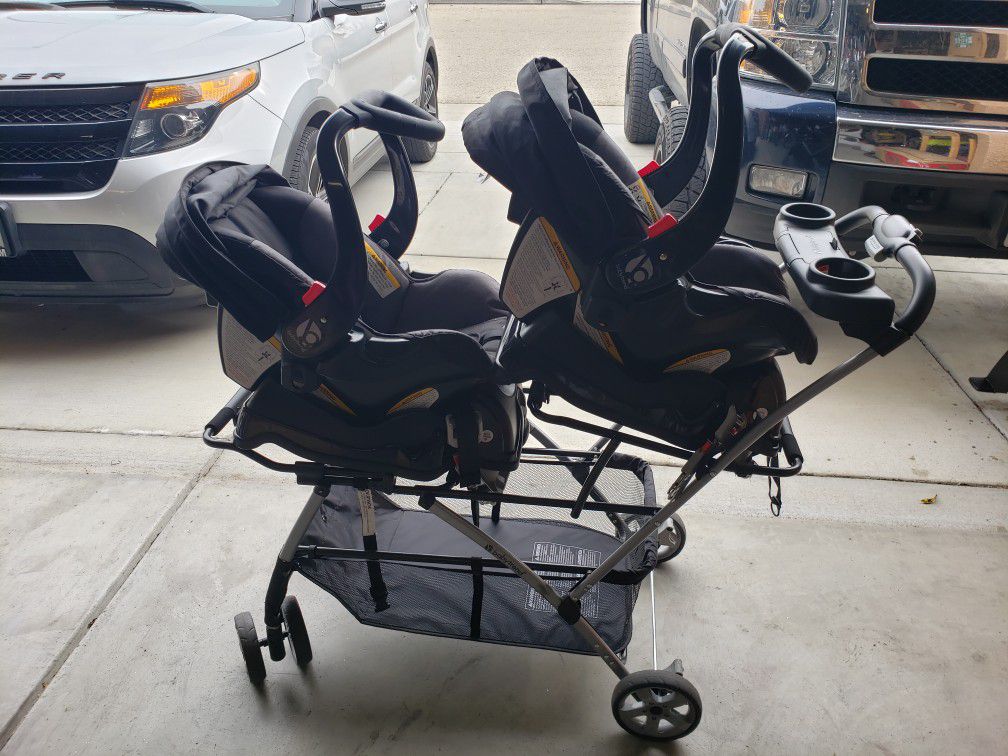 2 baby trend infant car seats/ stroller