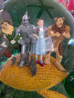Wizard of Oz Snow Globe/Music box