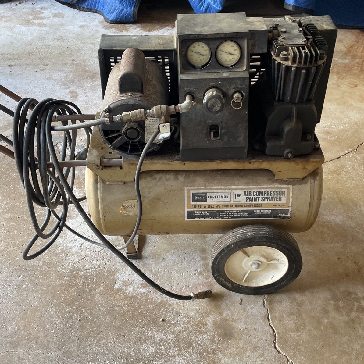 Craftsman air compressor paint sprayer 100 psi 12 gallon for Sale in  Downers Grove, IL - OfferUp