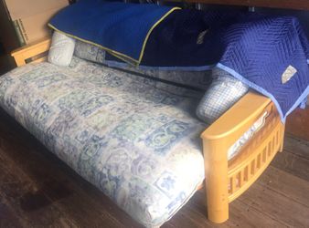 SolÃd Light Oak Futon