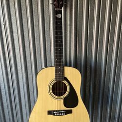 Yamaha Guitar 