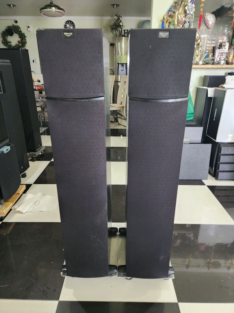 Klipsch VF36 600 watts Peak Town Speakers. Excellent Condition Perfect Working Very Nice Sound Will Test Before You Buy