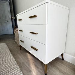 Delta Children Sloane 4 Drawer Dresser, Bianca White w/Melted Bronze