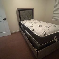 ✨ Twin Bed Frame + Mattress Set – Great Condition! ✨