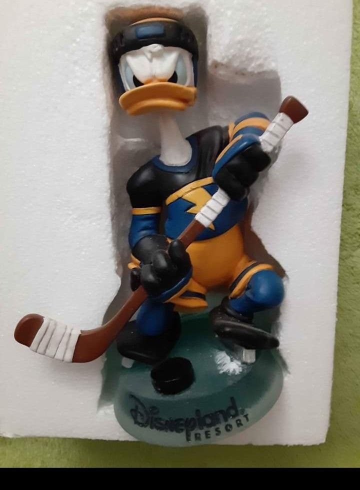 Disney Donald Duck Figurine New