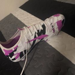 Puma Soccer Cleats Color, Purple, Black White Size 7/5 