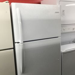 Frigidaire 18 Cu Ft Top And Bottom Fridge. 1 year Warranty 