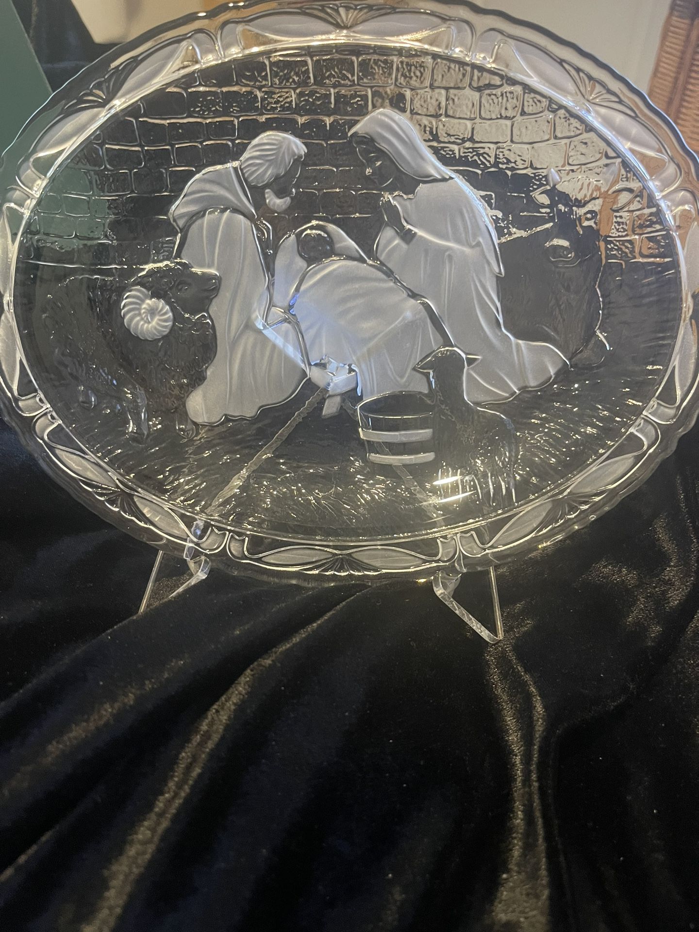 New In Box. Mikasa Crystal 9x7” Nativity Plate With Stand
