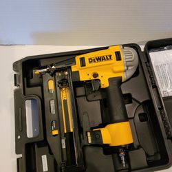 Dewalt DWFP71917 16ga 2 1/2" Air Finish Nailer